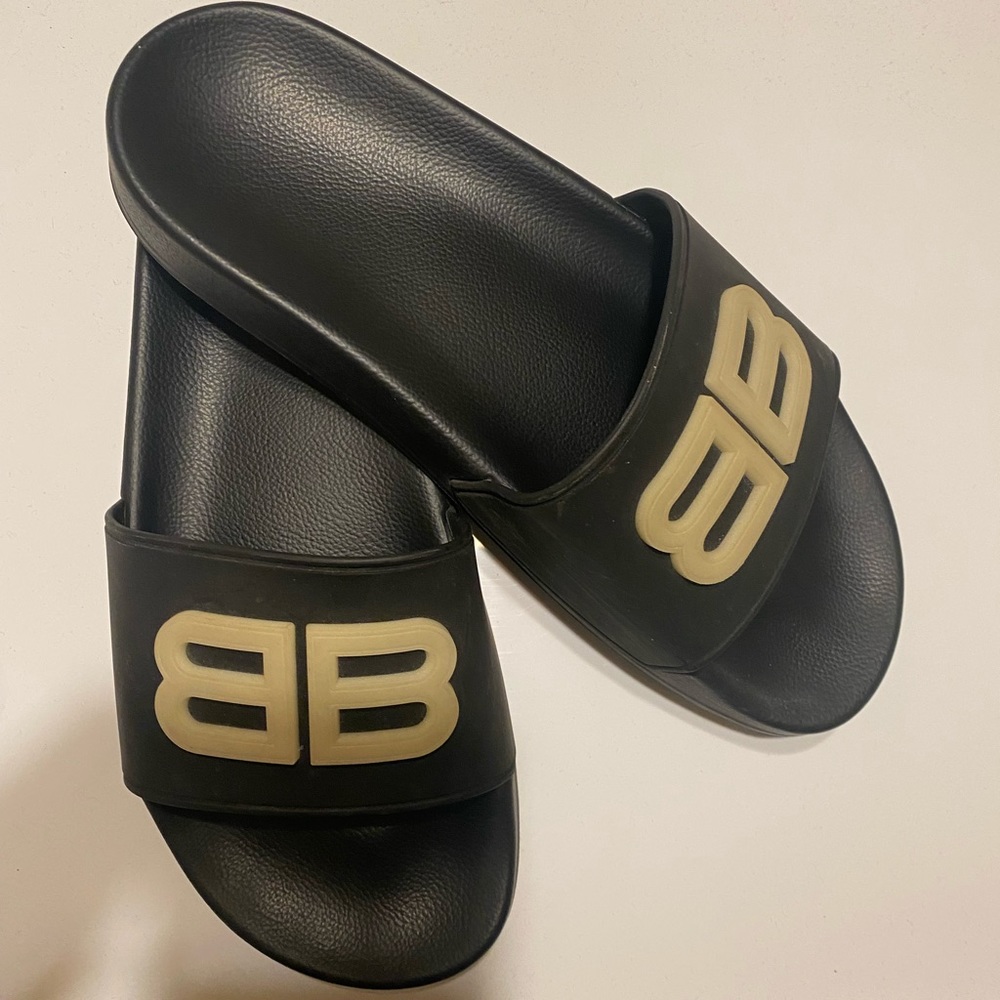 Balenciaga pool slides